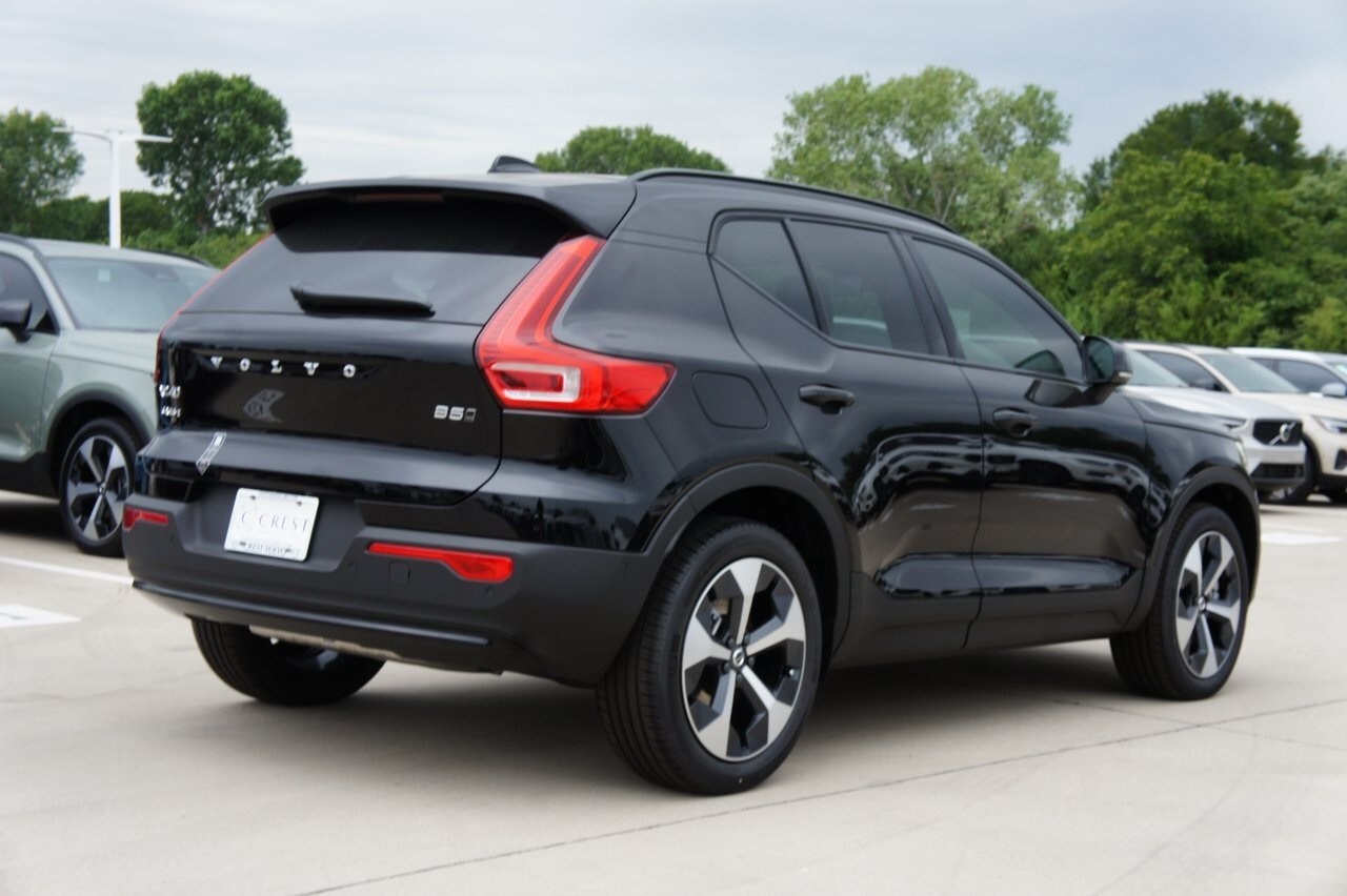 2025 Volvo XC40 Plus photo 4