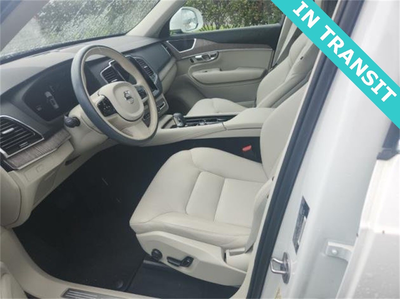 2024 Volvo XC90 Plus photo 2