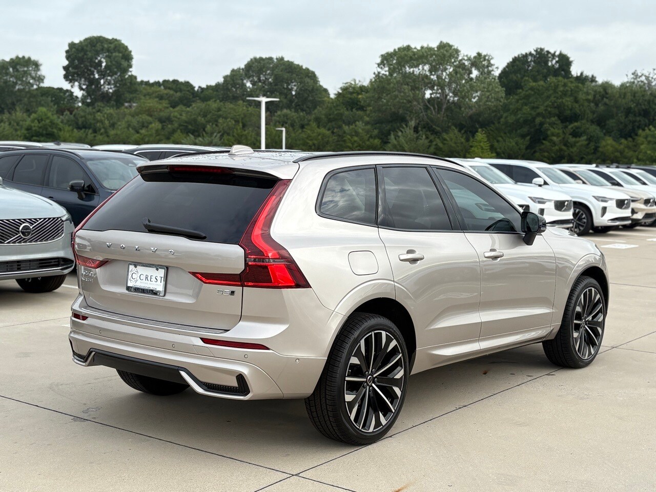 2026 Volvo XC60 B5 photo 3