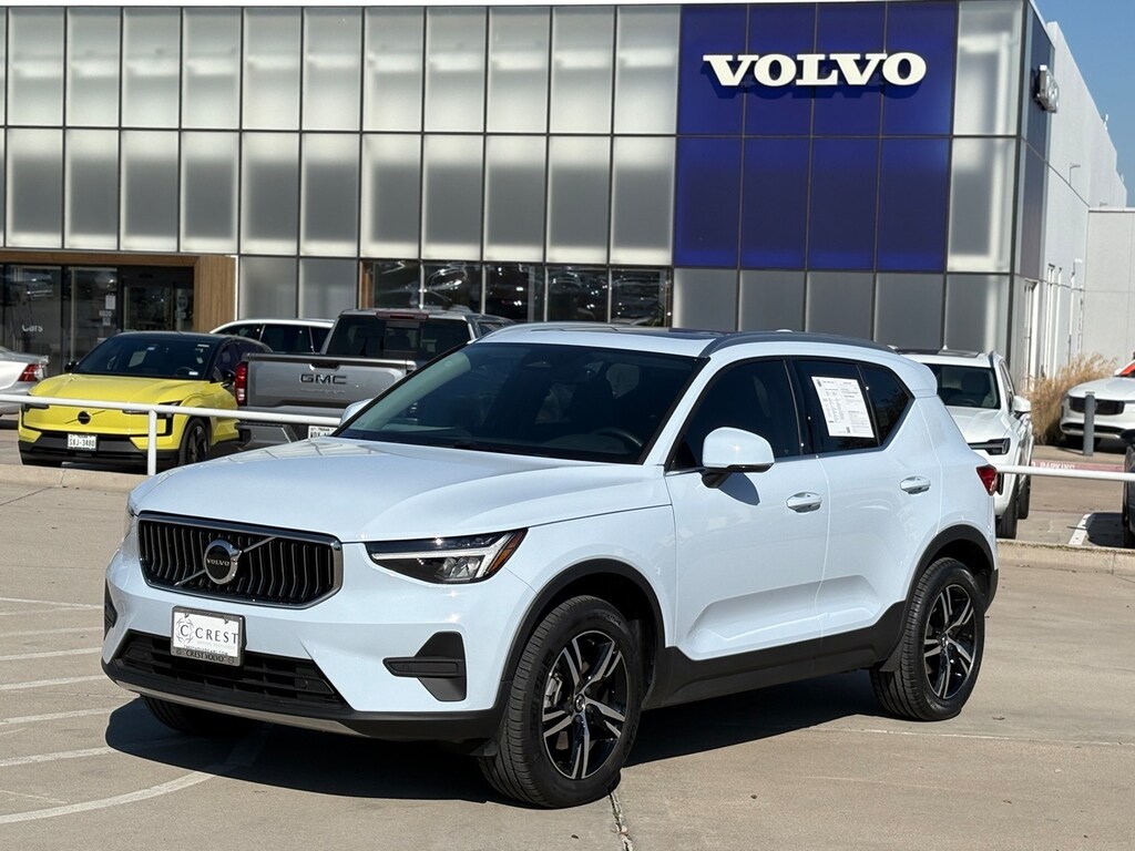Certified 2025 Volvo XC40 B5 AWD SUV