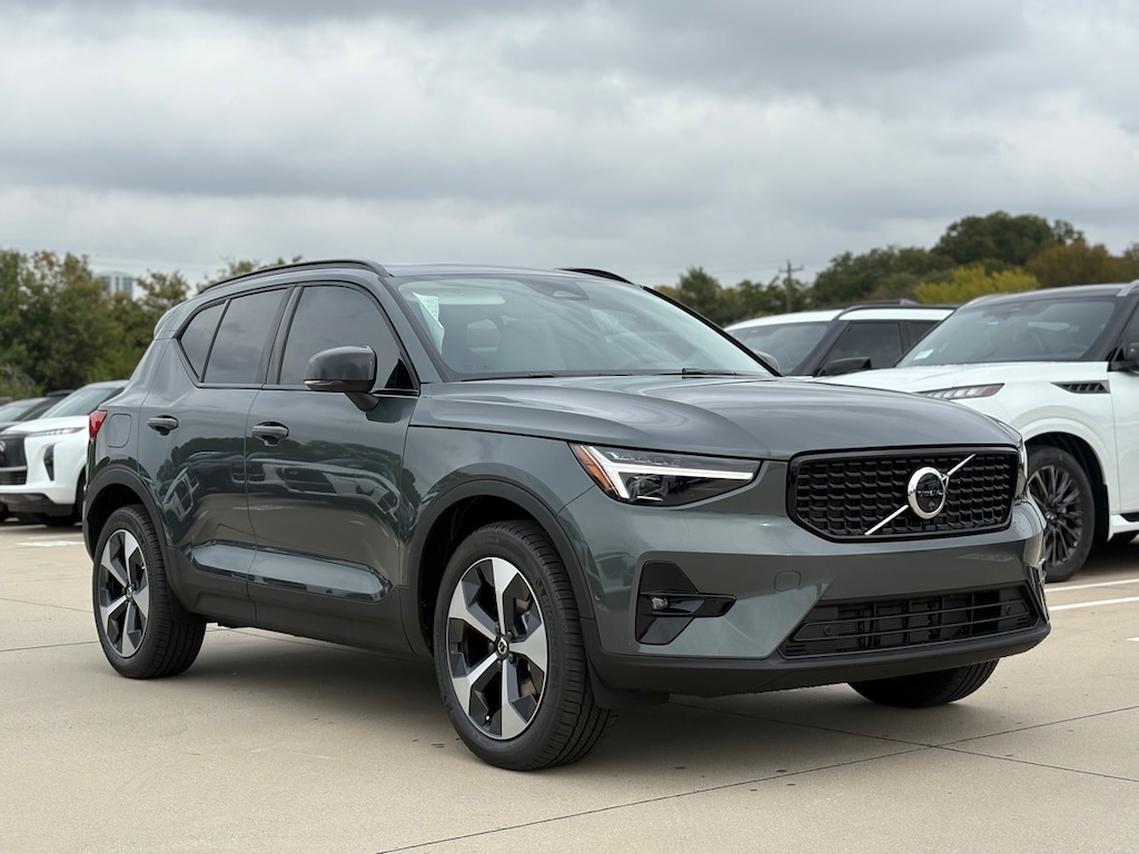 New 2026 Volvo XC40 B5 Plus SUV