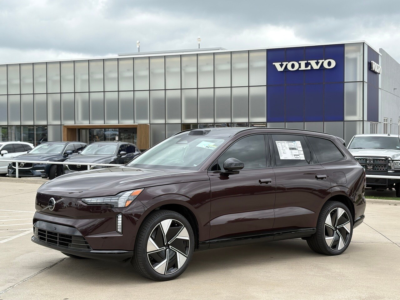 2025 Volvo EX90 Twin Motor Performance Plus photo 2