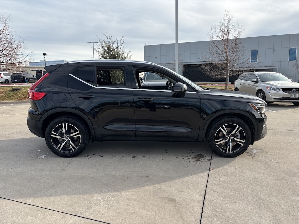 Certified 2025 Volvo XC40 B5 AWD SUV