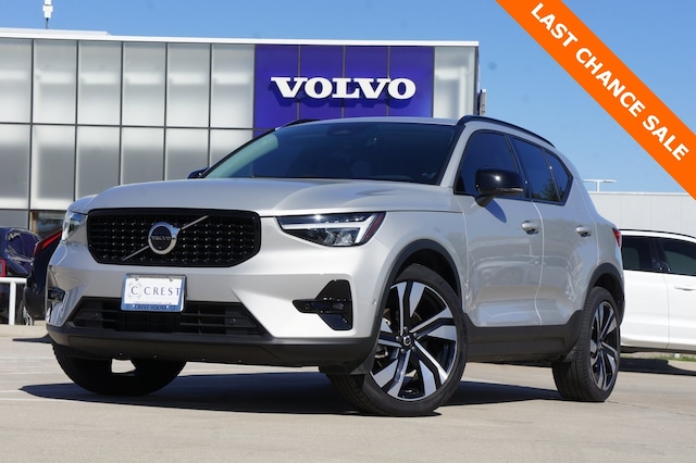2025 Volvo XC40 B5 Plus Dark Theme SUV