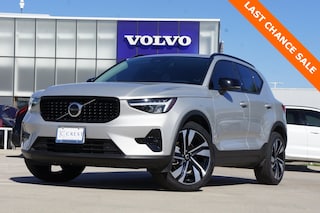 2025 Volvo XC40 B5 Plus Dark Theme SUV