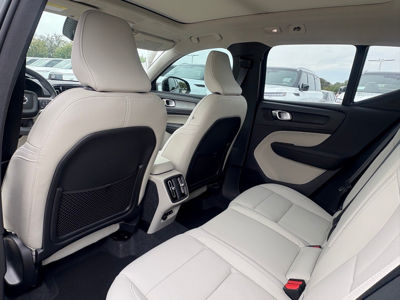 2026 Volvo XC40 Plus - Photo 23