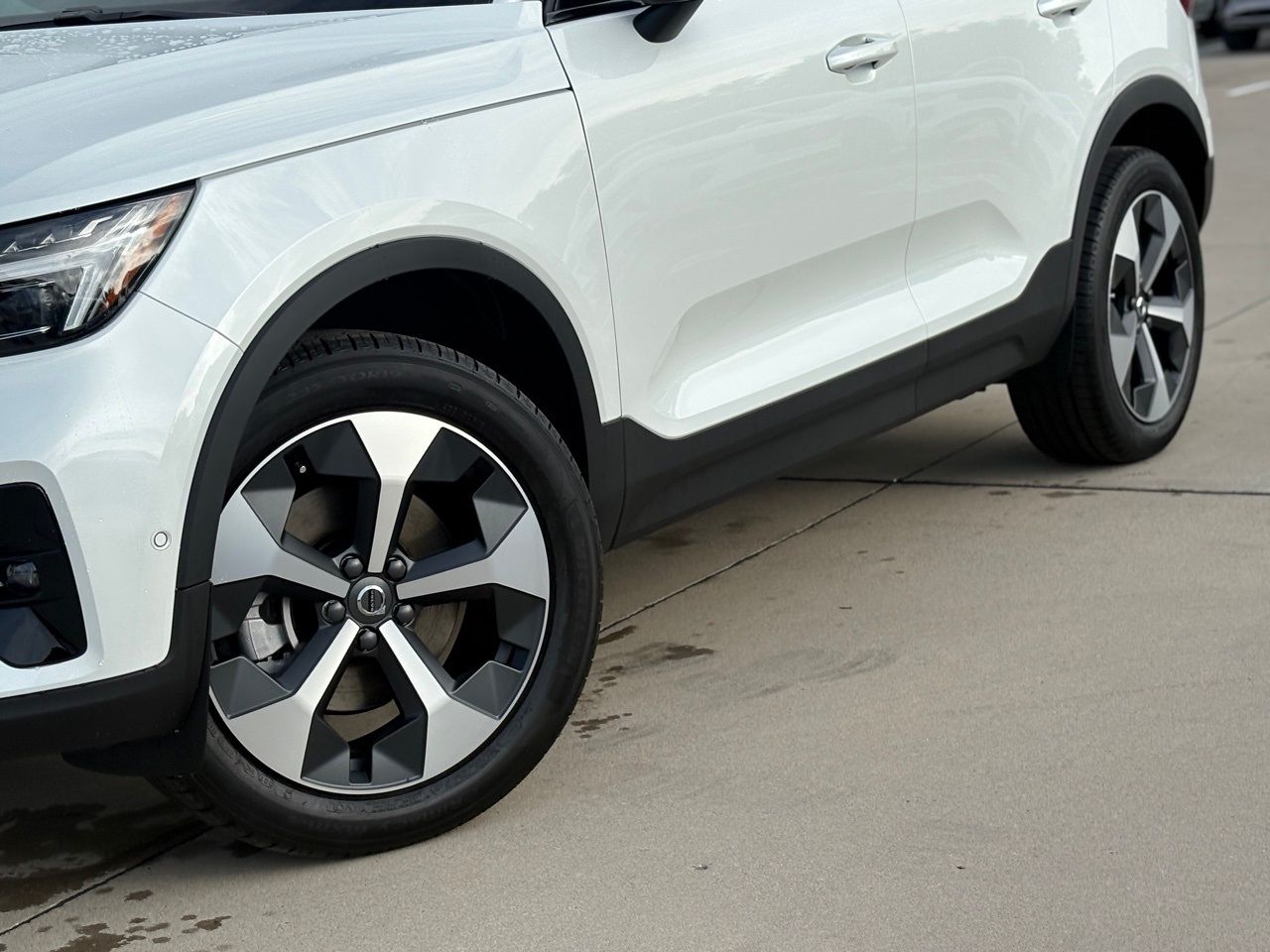 2026 Volvo XC40 Plus - Photo 6