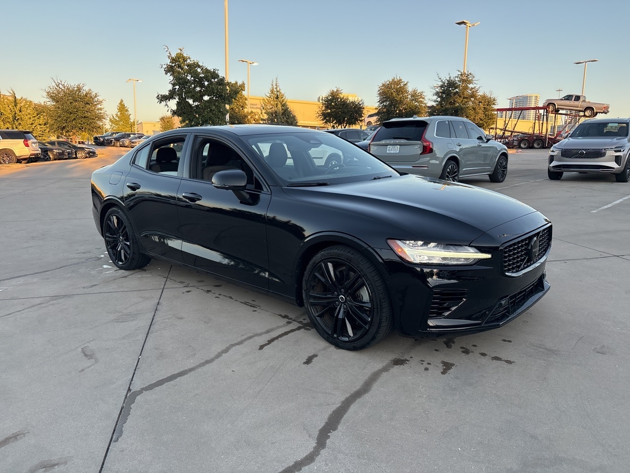 2024 Volvo S60 Recharge T8 Plus Black Edition photo 3
