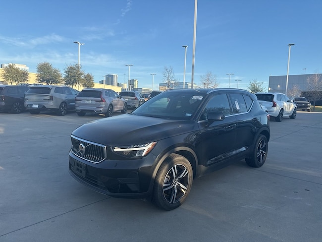 2025 Volvo XC40 B5 AWD SUV