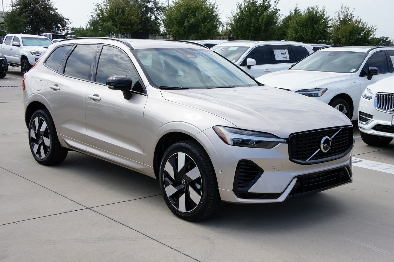 2025 Volvo XC60 Hybrid T8 Plus photo 3