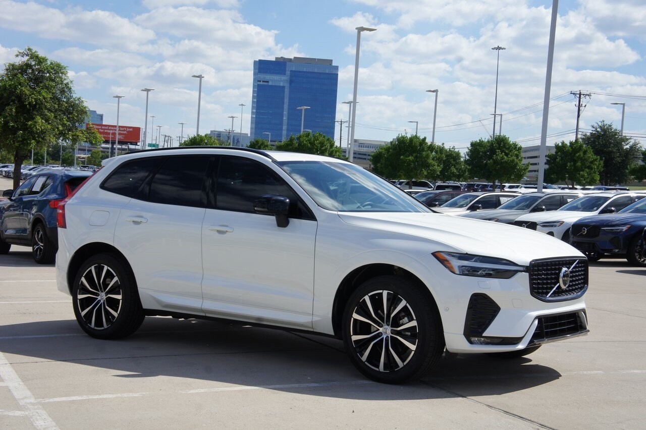 2025 Volvo XC60 B5 Plus photo 4
