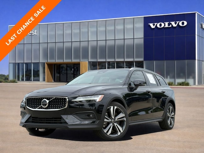 2025 Volvo V60 Cross Country B5 Plus Wagon