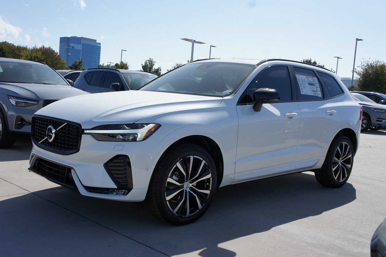 2025 Volvo XC60 B5 Plus photo 2