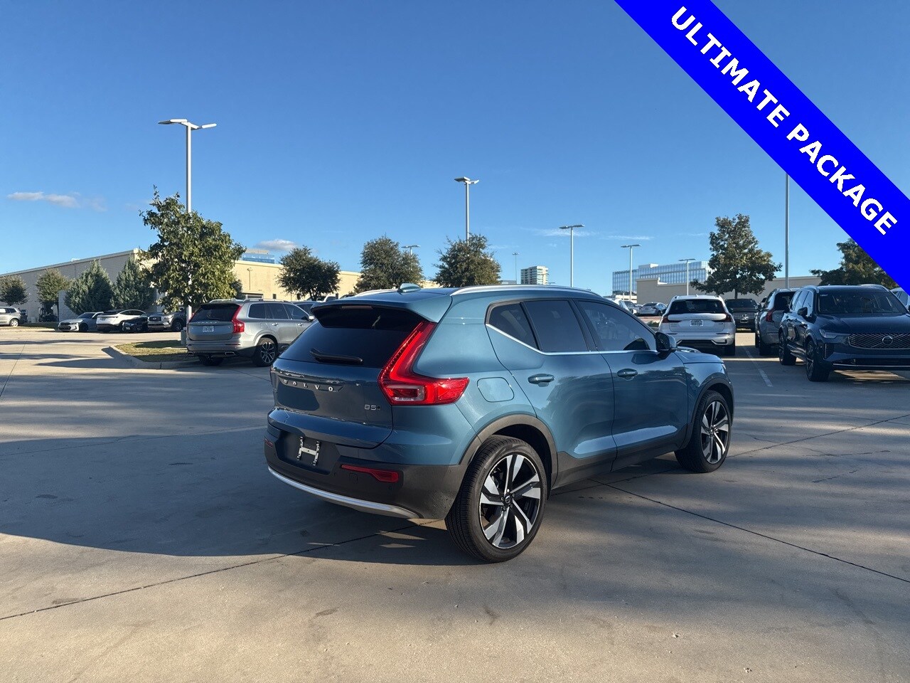 2023 Volvo XC40 Ultimate photo 3