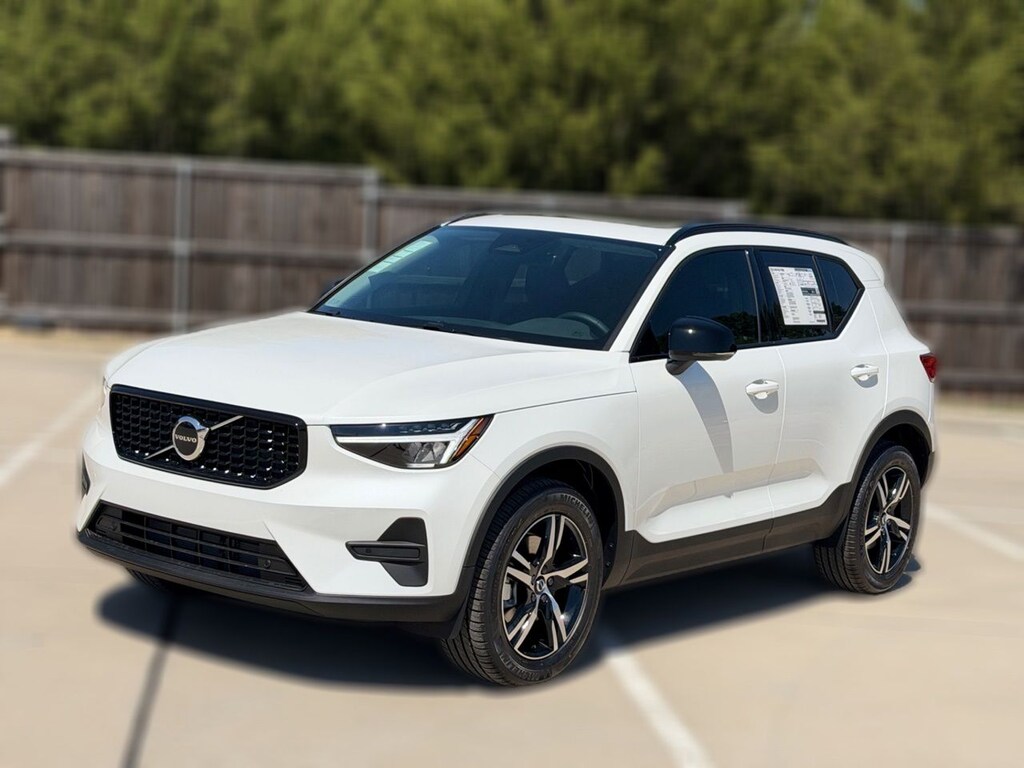 New 2026 Volvo XC40 B5 Core SUV