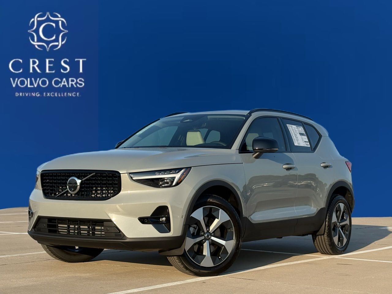 2026 Volvo XC40 B5 Plus Dark AWD's photo