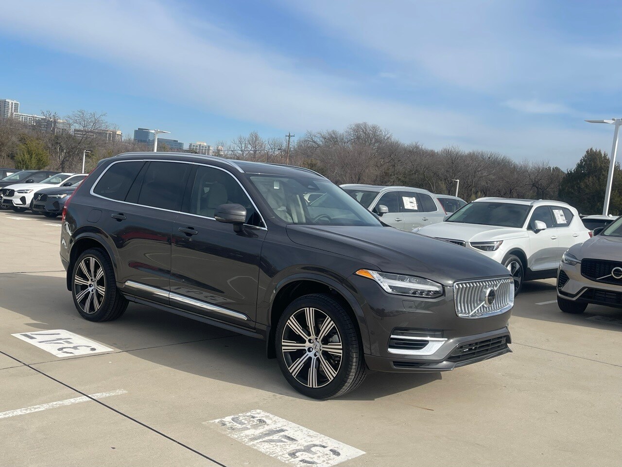 2025 Volvo XC90 T8 photo 3