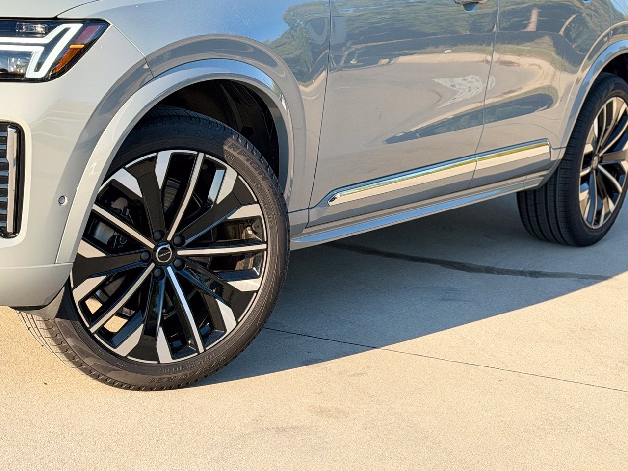 2026 Volvo XC90 Plus - Photo 8