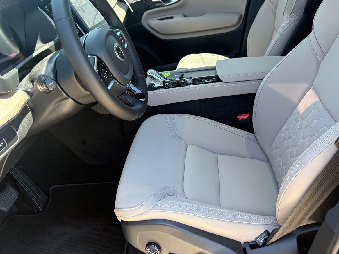 2026 Volvo XC90 Plus - Photo 17