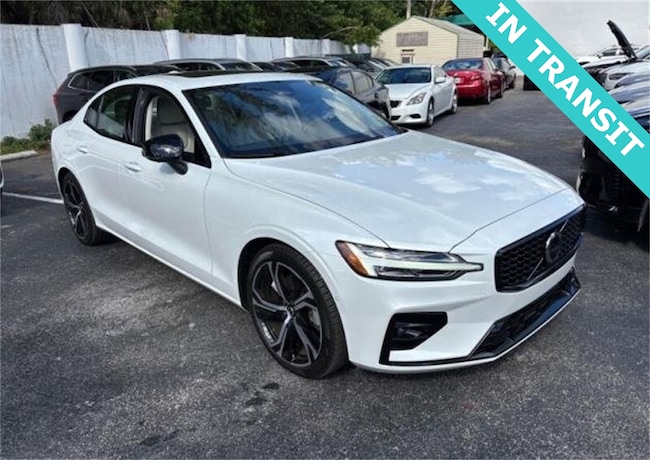 2023 Volvo S60 B5 Plus Dark Theme Sedan