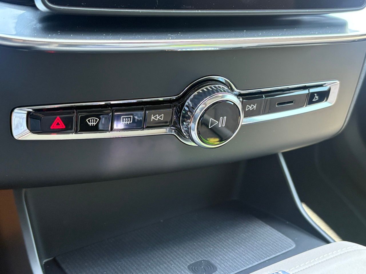 2026 Volvo XC90 Plus - Photo 15