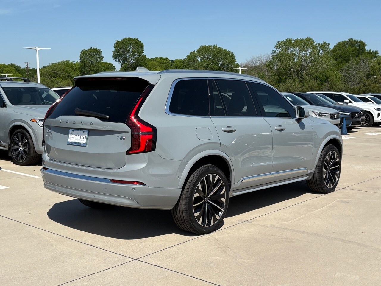 2025 Volvo XC90 T8 Plus photo 4