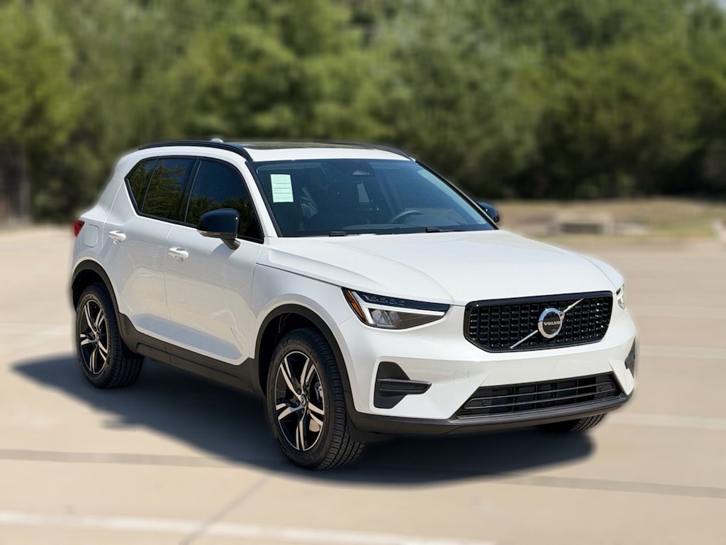 New 2026 Volvo XC40 B5 Core SUV