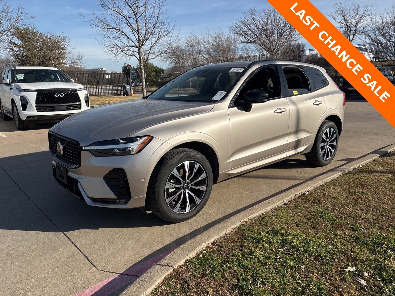 2025 Volvo XC60 Plus's photo