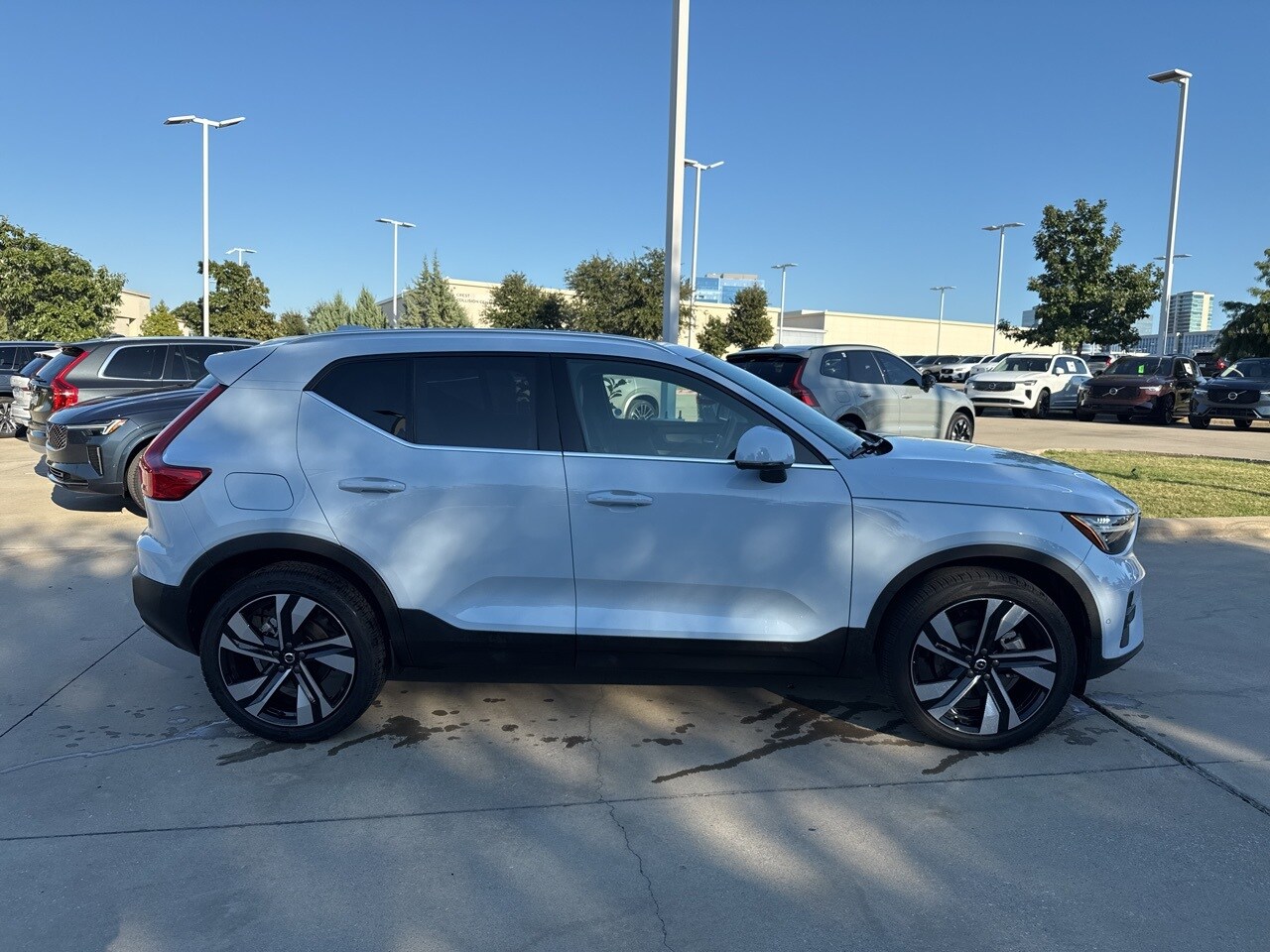 2024 Volvo XC40 Plus photo 4