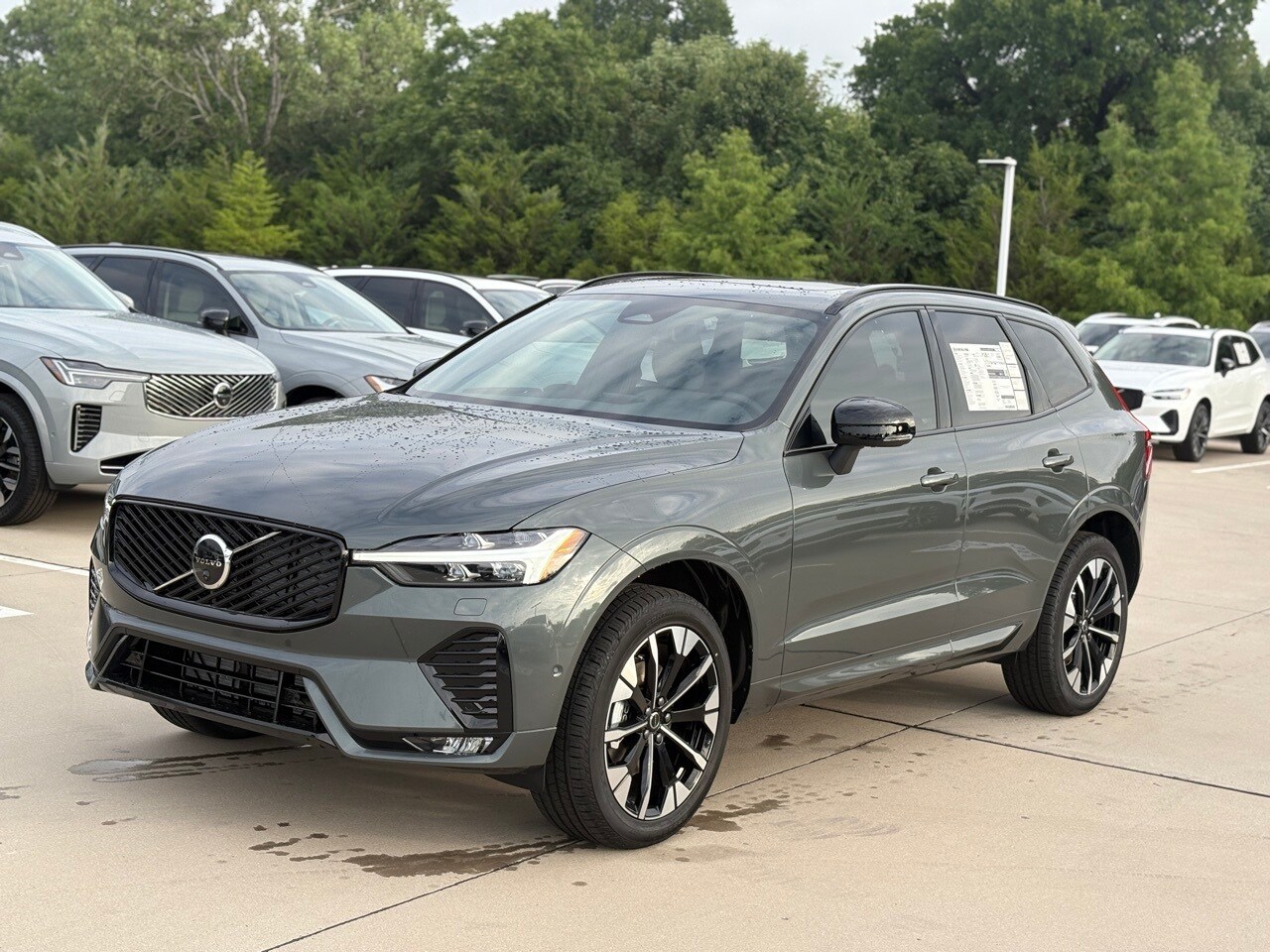 2026 Volvo XC60 B5 Plus photo 2