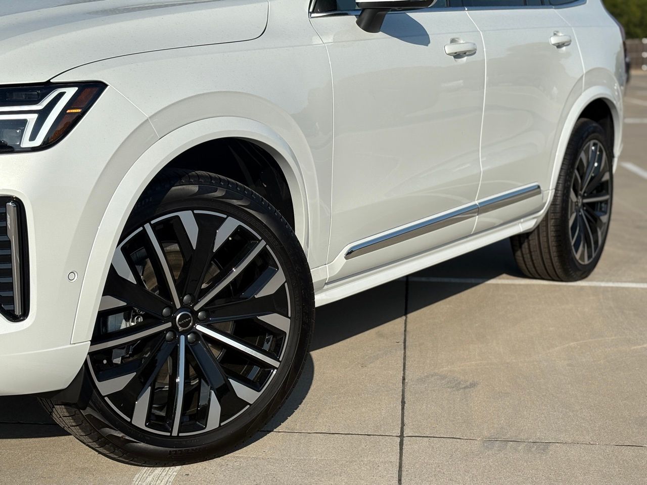 2026 Volvo XC90 Plus - Photo 8