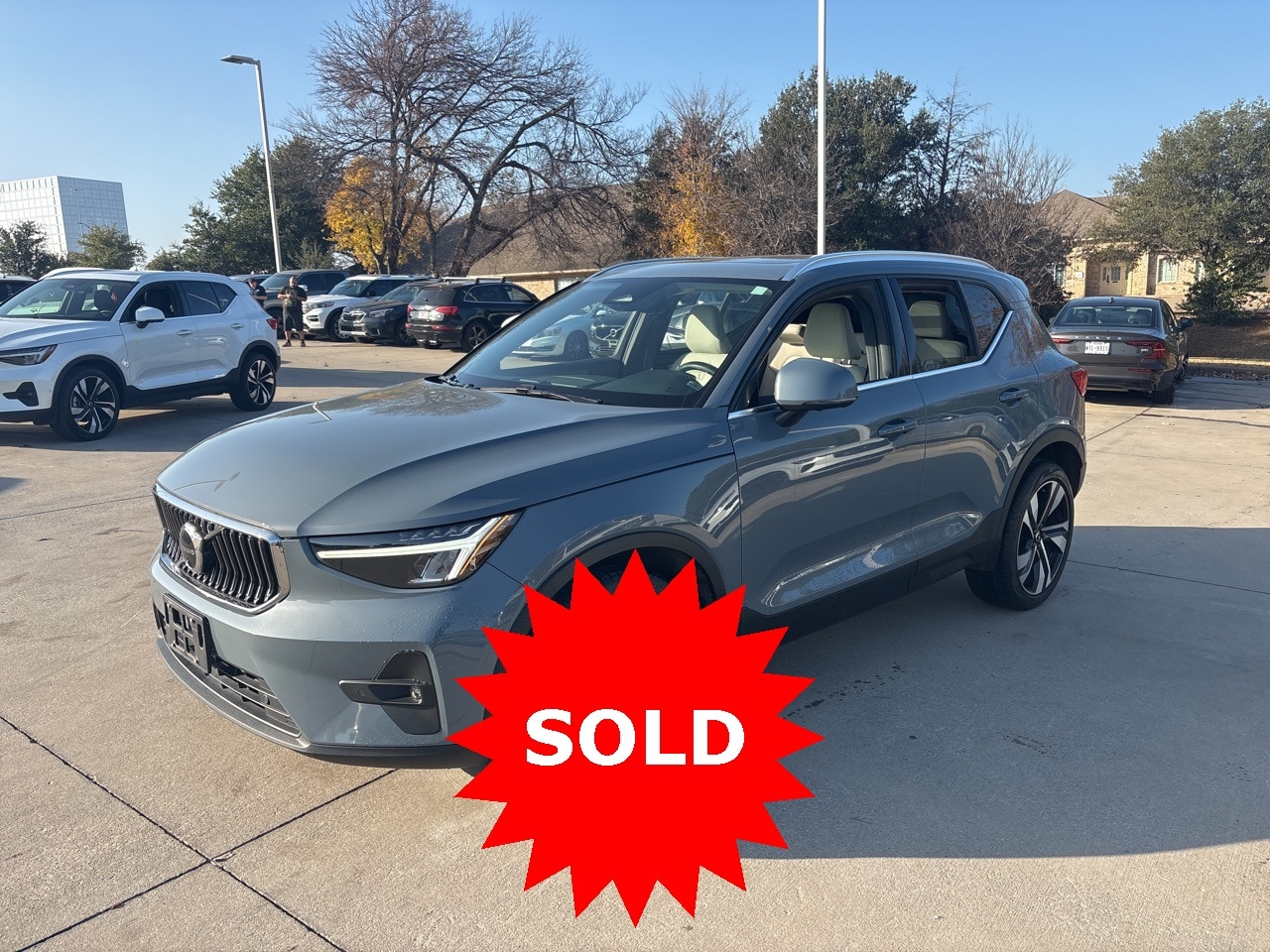 2023 Volvo XC40 Plus's photo