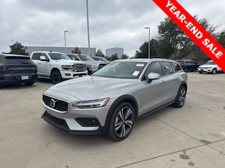 2025 Volvo V60 Cross Country B5 Plus Wagon