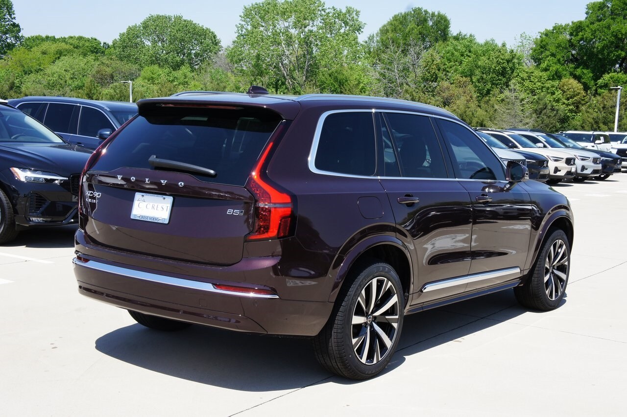 2025 Volvo XC90 B5 Core photo 4