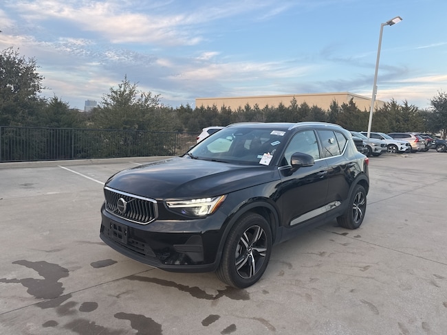 2025 Volvo XC40 B5 AWD SUV