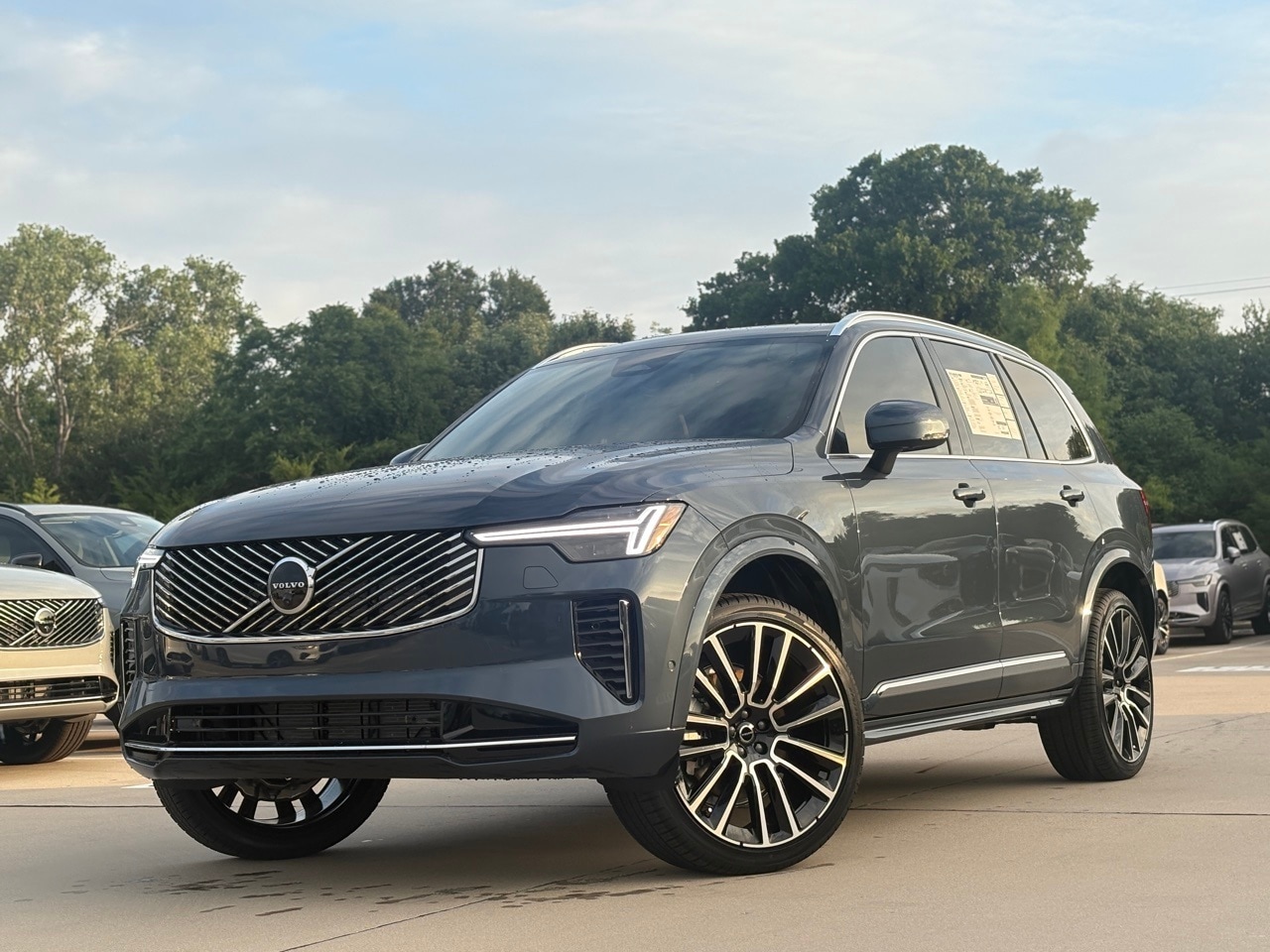2026 Volvo XC90 Plus's photo