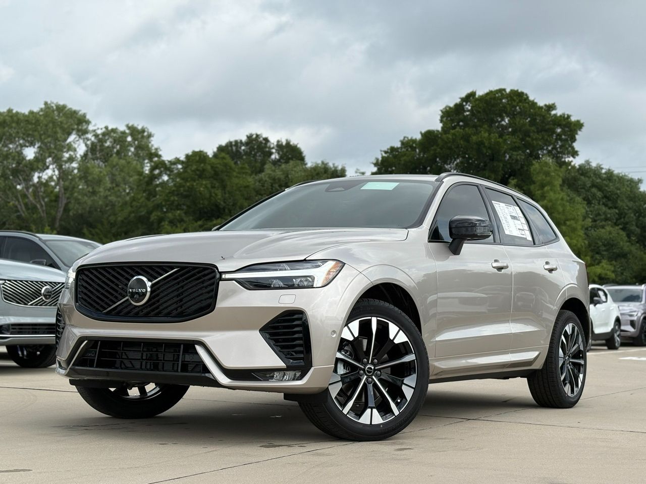 2026 Volvo XC60 B5 Plus Dark AWD's photo