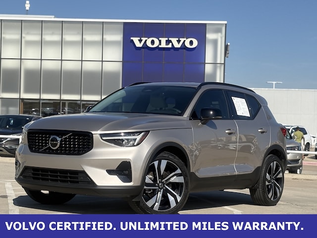 2023 Volvo XC40 B5 Plus Dark Theme SUV