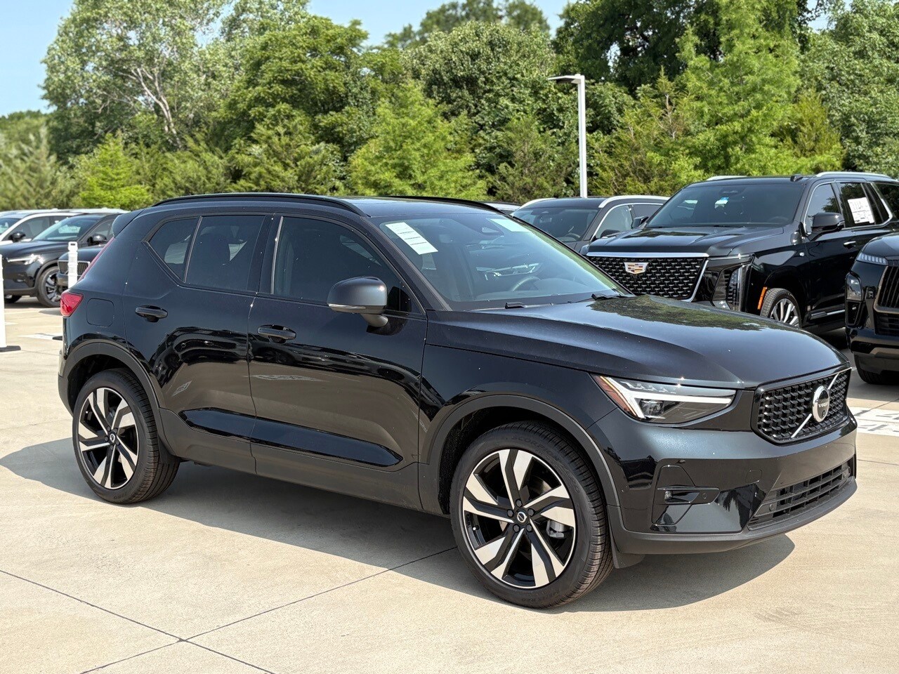 2025 Volvo XC40 photo 3