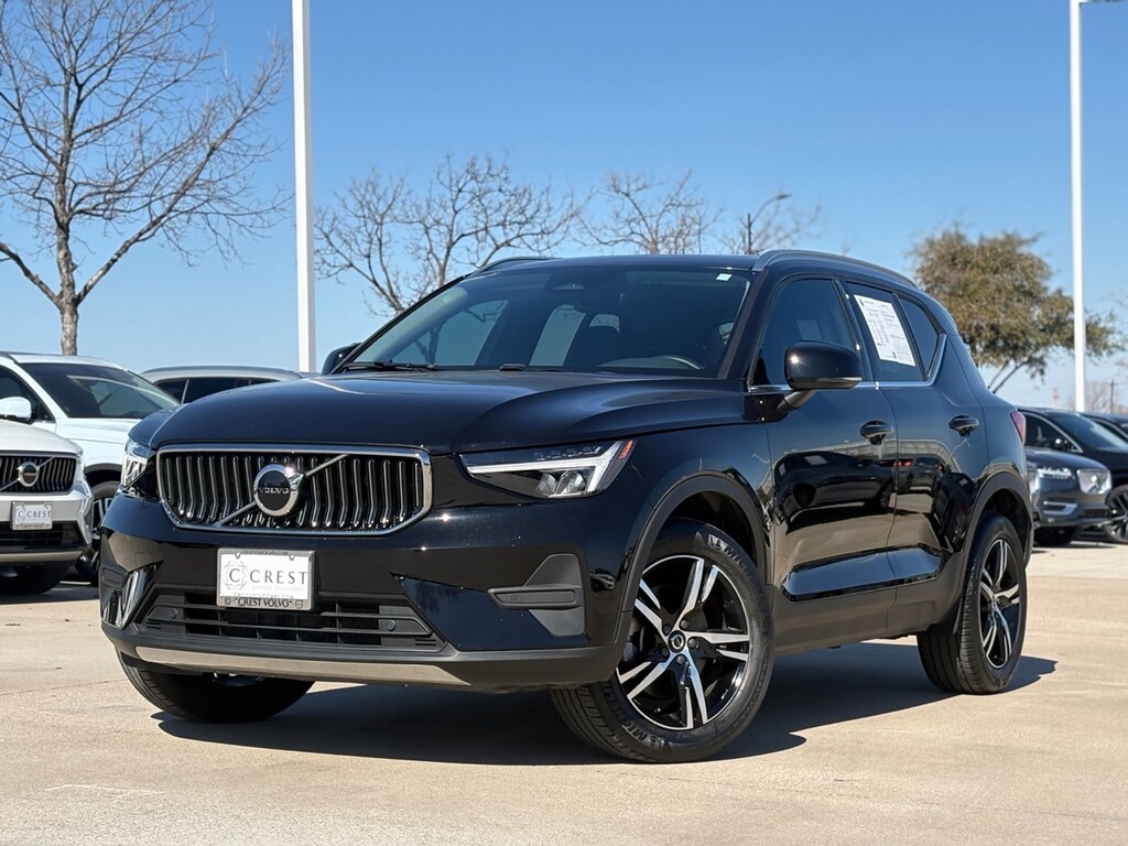 Certified 2025 Volvo XC40 B5 AWD SUV