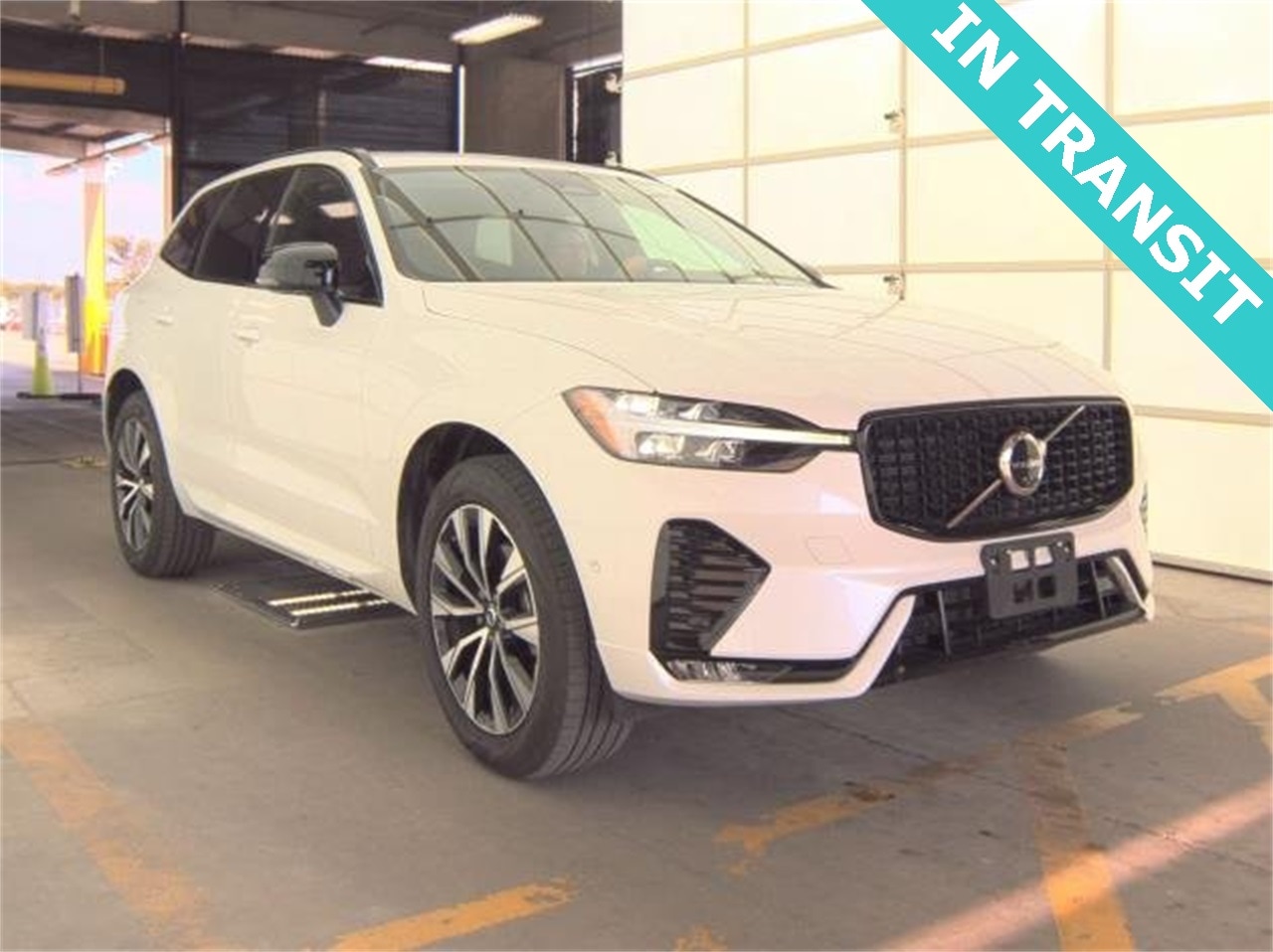 2025 Volvo XC60 Plus's photo