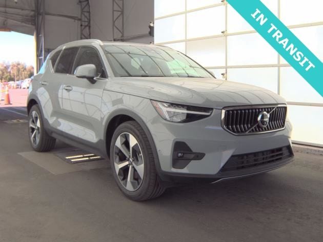2025 Volvo XC40's photo