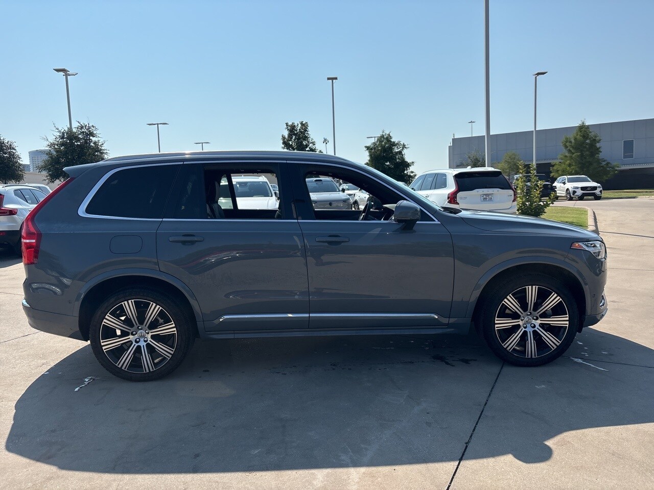 2023 Volvo XC90 AWD Ultimate photo 3
