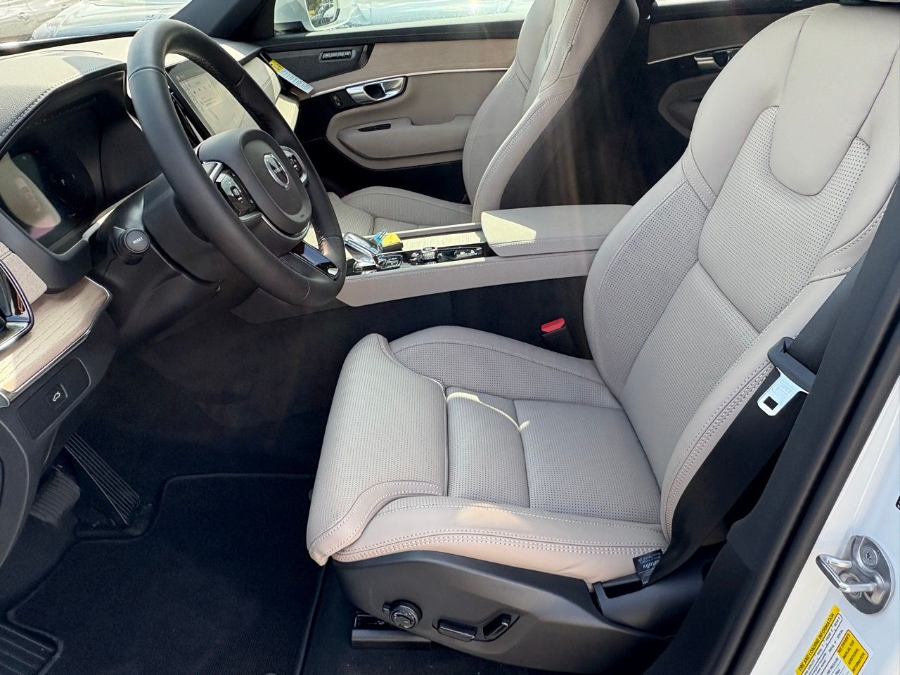 2026 Volvo XC90 Ultra - Photo 15