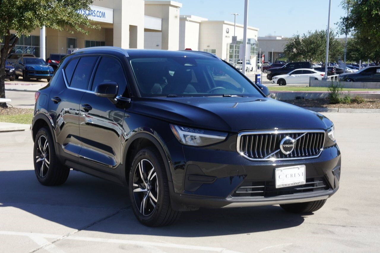 2025 Volvo XC40 AWD photo 3