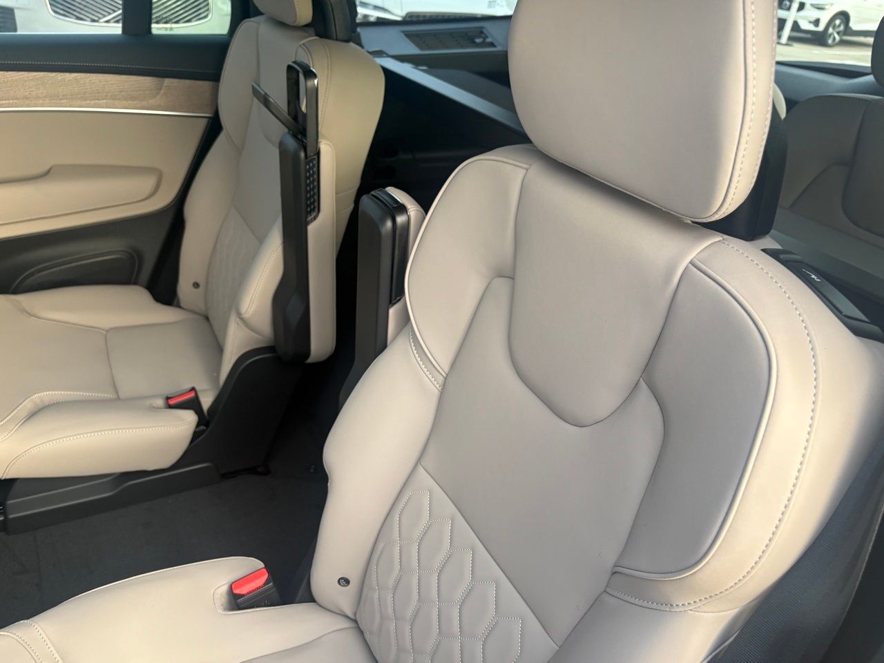 2026 Volvo XC90 Plus - Photo 23