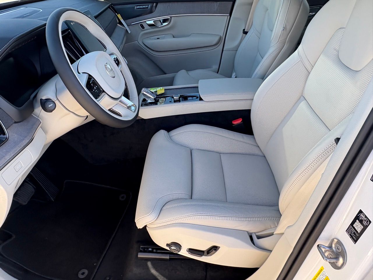 2026 Volvo XC90 Ultra - Photo 15