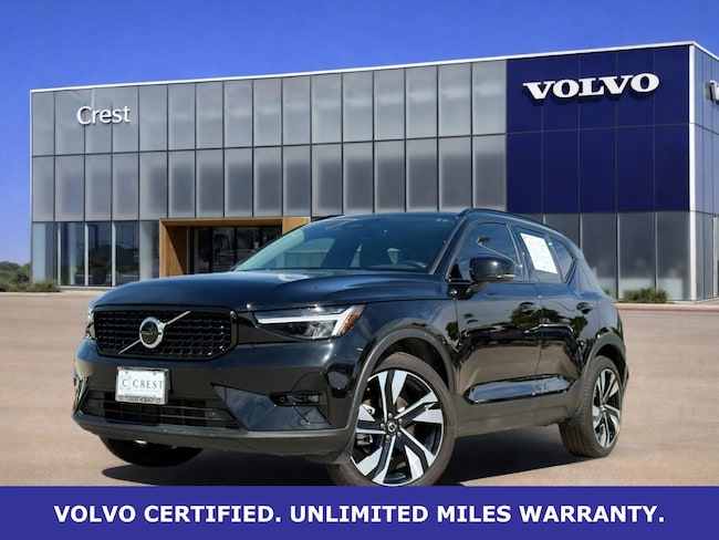 2025 Volvo XC40 B5 Plus Dark Theme SUV