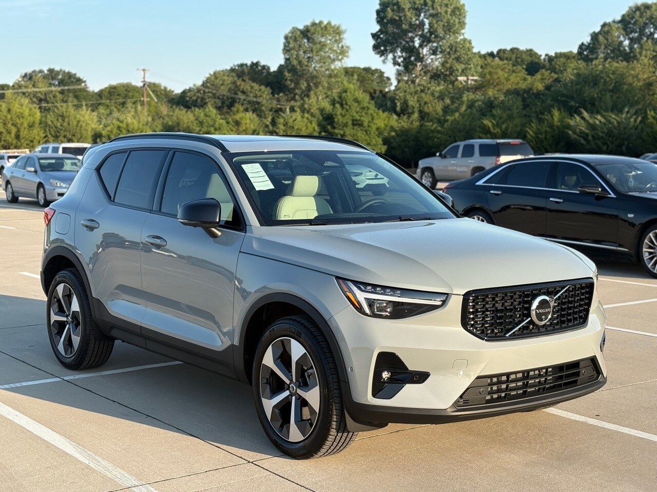 2026 Volvo XC40 Plus photo 4