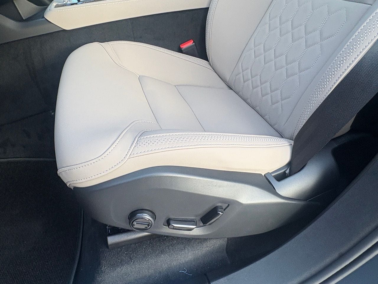 2026 Volvo XC90 Plus - Photo 19